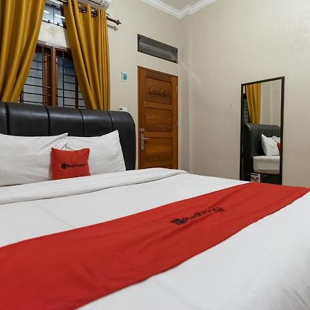 Reddoorz At Joyce Guest House Medan Exterior foto