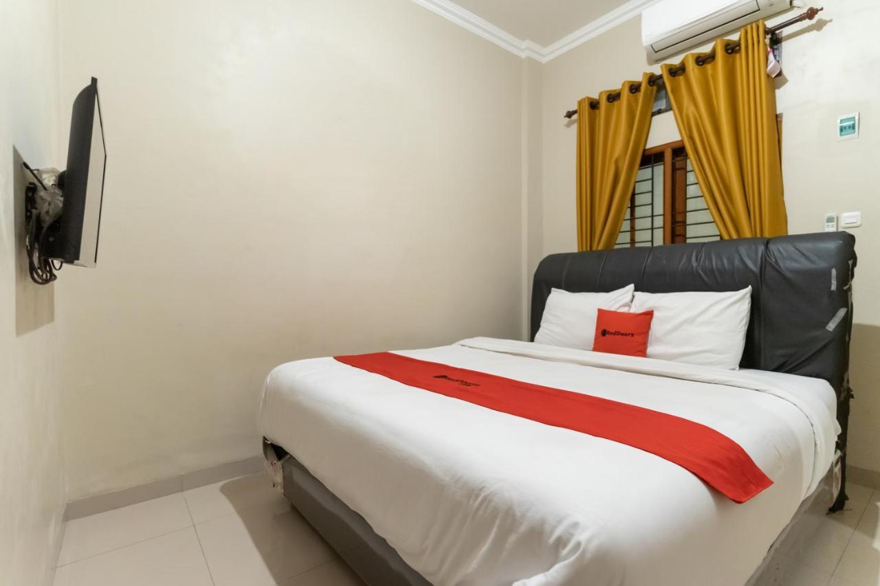 Reddoorz At Joyce Guest House Medan Exterior foto