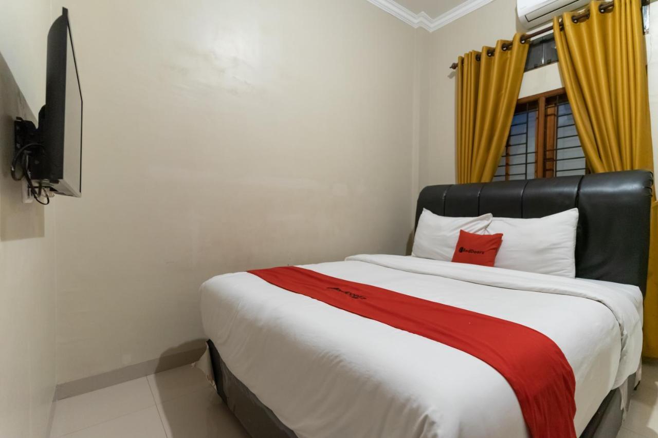 Reddoorz At Joyce Guest House Medan Exterior foto